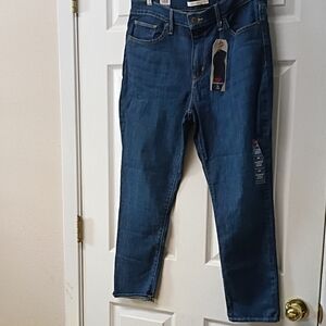 Levi Slimming Ankle Skinny